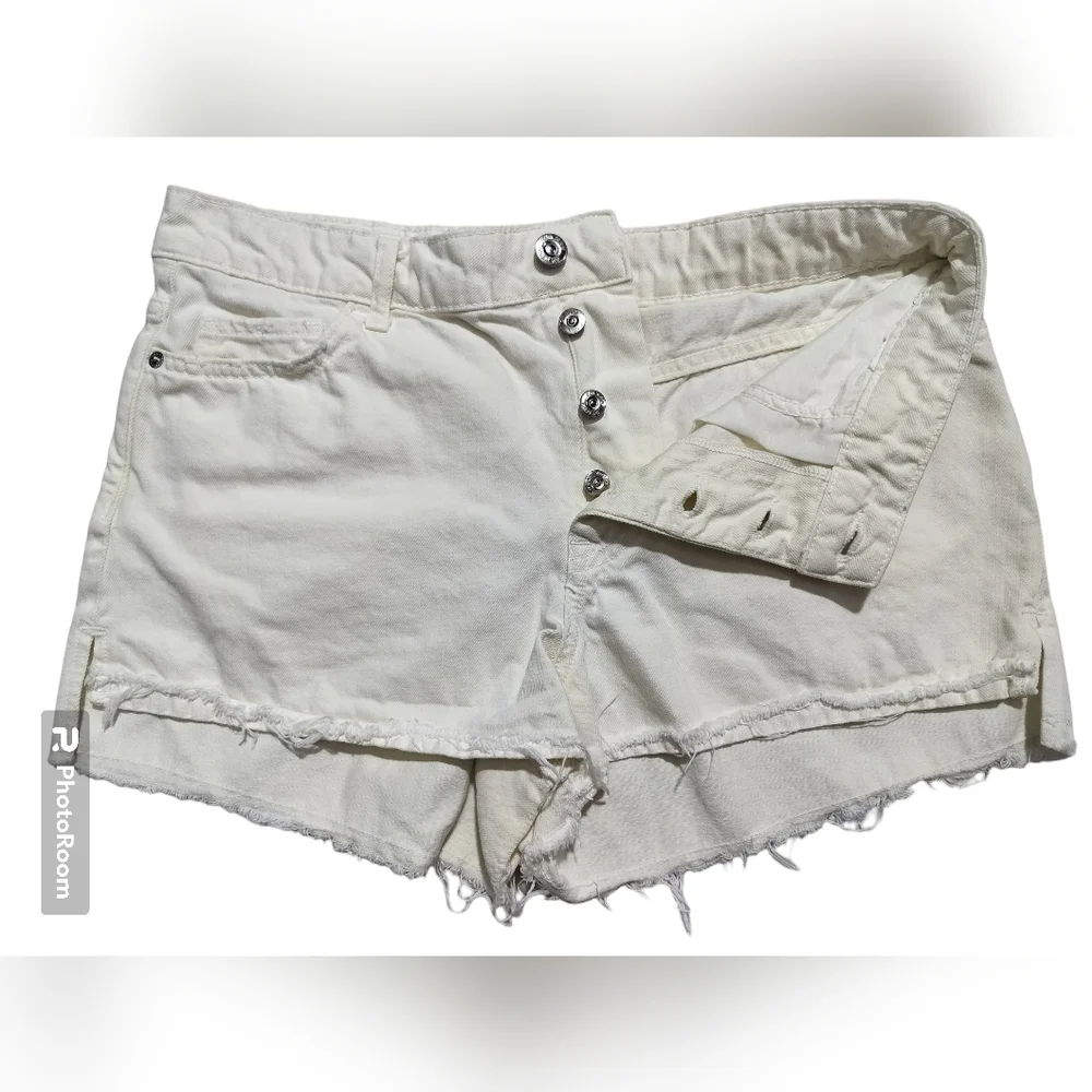 Zara ivory‎ denim shorts women's high waist distressed button jeans short size 6